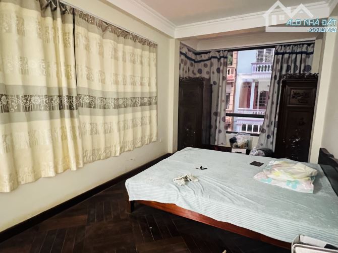 Bán nhà Đội Cấn 61m cấp 4 mặt tiền 5.1m giá chỉ 16.5 tỷ - 1