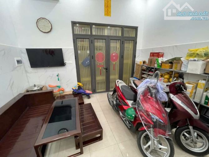 Bán nhà riêng chính chủ 5 tầng Ngã Tư Sở oto đỗ SDCC giá 9.8 tỷ - 1