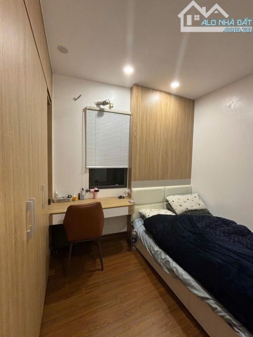 Bán nhà Việt Hưng Long Biên - 45m2 - 2 Ô tô tránh vỉa hè - Kinh doanh - 13 tỷ