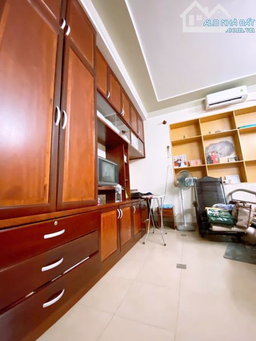 Bán gấp căn biệt thự 2 tầng, 202m2, cách MT Nguyễn Duy Trinh, Q.2 hơn 50m, chỉ 14.5 tỷ TL - 1