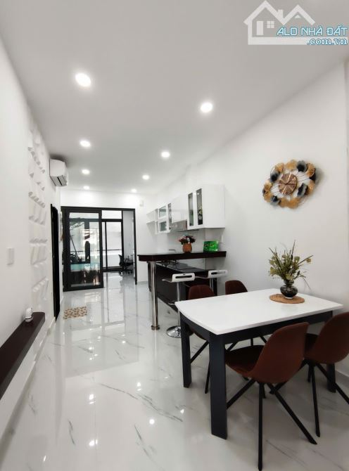 Top nhà vị trí đẹp 4 x 20m 1 trệt 5 lầu Lý Chính Thắng Q3 TP.HCM - 1