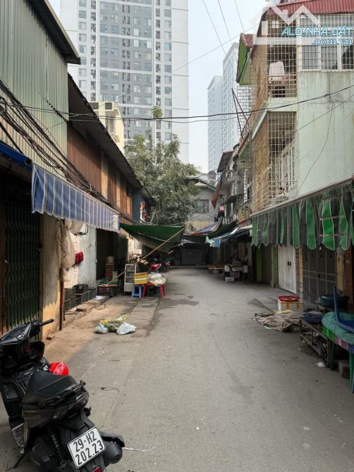 BÁN NHÀ KHU PHÂN LÔ TRẦN THỦ ĐỘ . PHÁP VÂN . NGỌC HÒI GẦN NƯỚC NGẦM . DT 67M - 1
