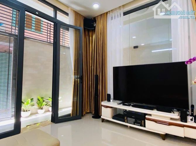 TRẦN QUANG DIỆU+Biệt thự diện tích (6 x 13,5)M; 3 tầng BTCT sân thượng. Tặng nội thất cc - 1