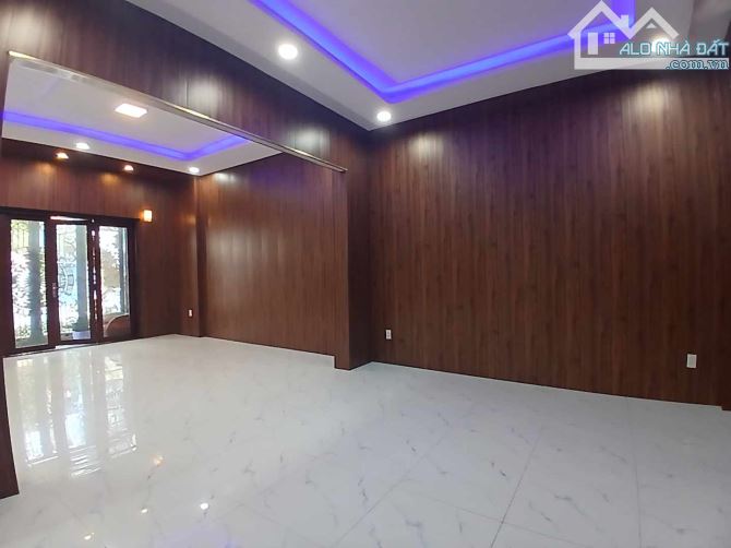 BÁN NHÀ GÓC 2 MẶT TIỀN KINH DOANH 130M2, , 2 TẦNG, NGAY CHỢ, - 1