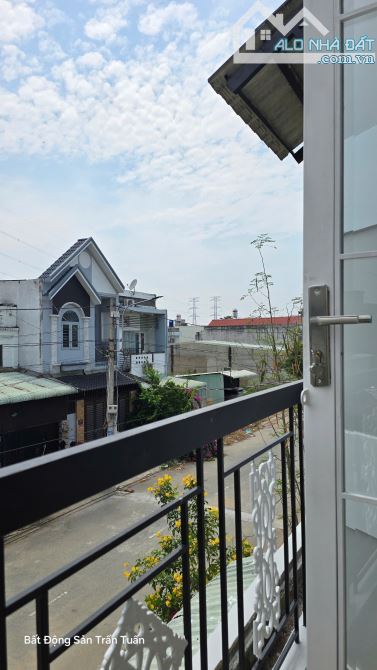 Nhà Lầu Mặt Tiền Nhựa 14m, Ngay Trường Học cấp 1,2 kề bên Cầu Lớn HM - 13