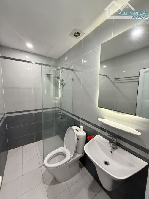 Bán nhà Đội Cấn 61m cấp 4 mặt tiền 5.1m giá chỉ 16.5 tỷ - 2