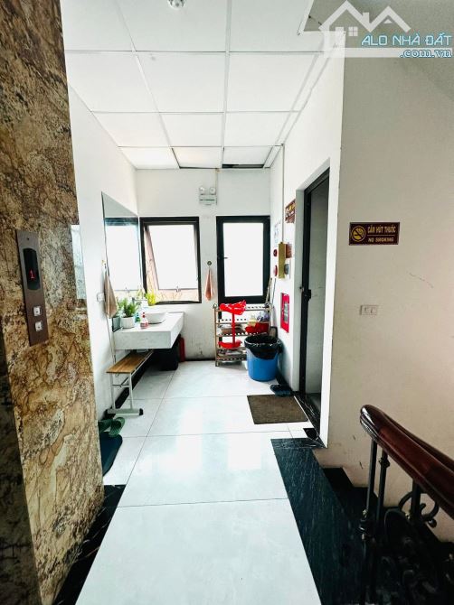 Bán toà văn phòng Trung Kính kinh doanh ô tô tránh đỗ dt 102m2 mt 6m giá 48.5 tỷ - 2