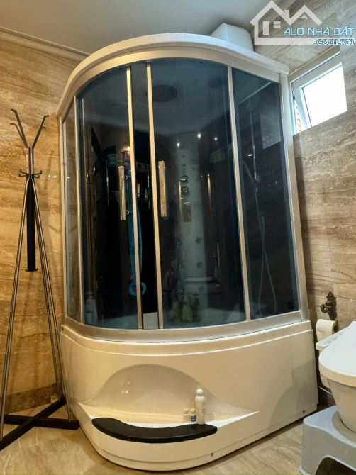 BIỆT THỰ SÂN VƯỜN LINH ĐÀM - VỊ TRÍ ĐẮC ĐỊA - NỘI THẤT NHẬP KHẨU -232M2 MẶT TIỀN 12.5M - 2