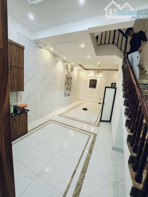 Cho thuê nhà nguyên căn tại Đội Cấn, DT 50m2 x 5T, thông sàn.Giá cho thuê 12tr/th - 2