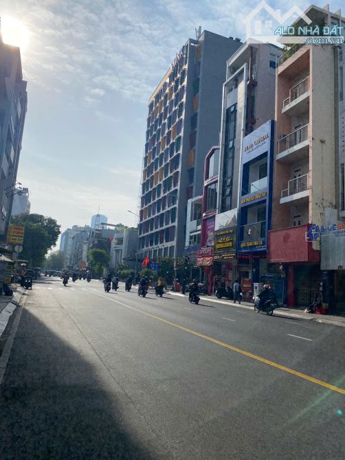 Góc 2 MT Nguyễn Đình Chiểu, Quận 3 - DT: 5.x20m - Hầm 7 tầng - HĐT: 180 triệu - Giá: 40 tỷ - 2