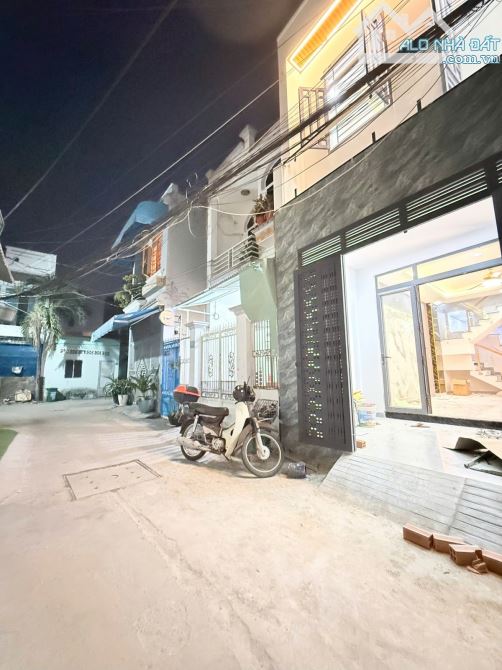 Nhà đẹp 2 tầng Hiệp Thành, OTO ngủ nhà, 76m2 4x19, 2 Tầng, 2PN, Full nt, shr, chỉ 4.x tỷ - 2