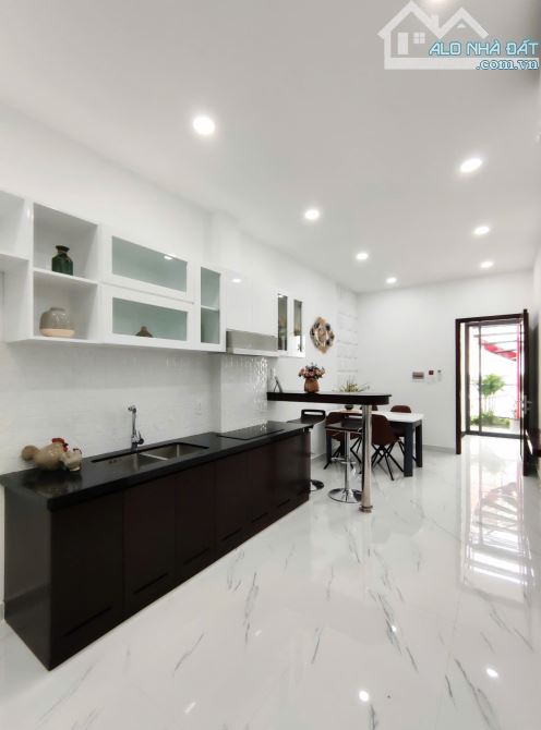 Top nhà vị trí đẹp 4 x 20m 1 trệt 5 lầu Lý Chính Thắng Q3 TP.HCM - 2