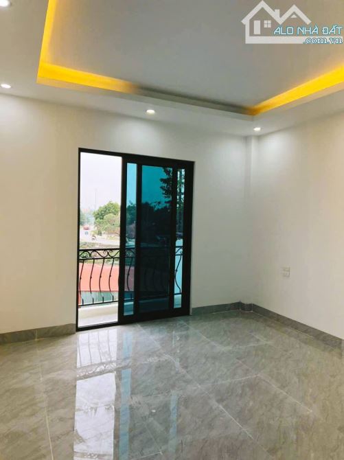 Nhà mới đẹp Yên Nghĩa lô góc oto lùi cửa gần chợ, trường học các cấp, 35m 5 tầng giá 6.5tỷ