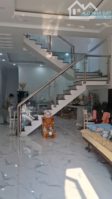 NHÀ MẶT TIỀN TP DĨ AN, 9,5M – NỞ HẬU – 268m² – 13.9 TỶ - 2