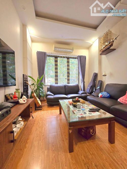 Cần bán nhà phố Đào tấn Ba Đình 55m2 5tầng 3,5 mặt tiền - 2