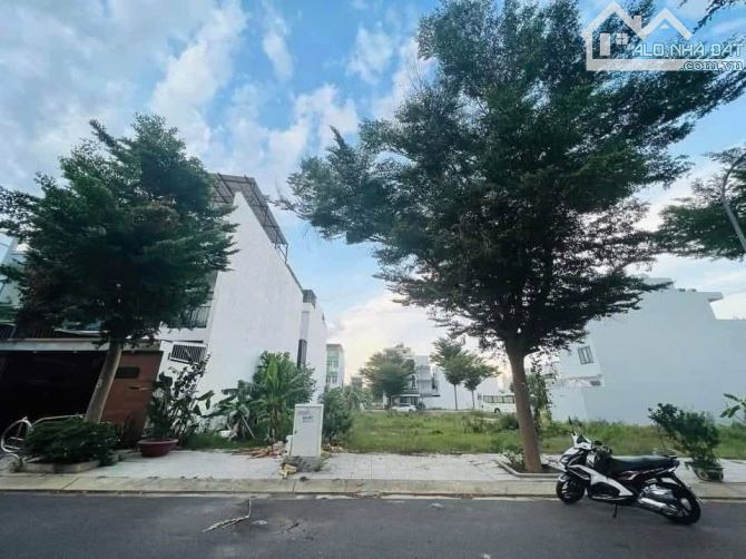 💥CẦN BÁN GẤP LÔ ĐẤT NGỘP 2 MẶT TIỀN 143M² NẰM ĐỐI DIỆN CỔNG CHỢ LT VỀ SB CHỈ 3KM-1.8TỶ💥 - 2