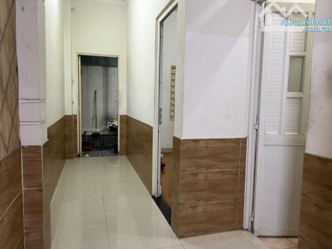 Bán nhà 2 Lầu 114m2 đường xe hơi thông, gần Siêu thị Go Dĩ An,giáp Thủ Đức - 2