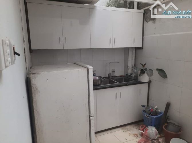 Cho thuê nhà nguyên căn trong ngõ 26 Văn Cao, Liễu Giai. Gần SVĐ Quần Ngựa. 45m2 giá - 2