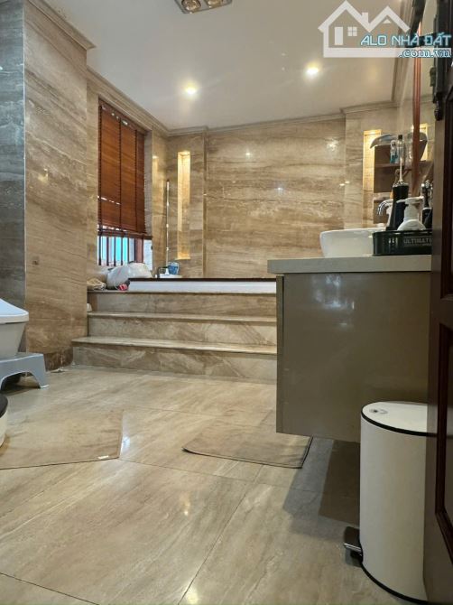 BIỆT THỰ SÂN VƯỜN LINH ĐÀM - VỊ TRÍ ĐẮC ĐỊA - NỘI THẤT NHẬP KHẨU -232M2 MẶT TIỀN 12.5M - 3