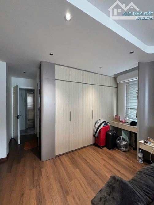 Bán nhà Việt Hưng Long Biên - 45m2 - 2 Ô tô tránh vỉa hè - Kinh doanh - 13 tỷ - 2