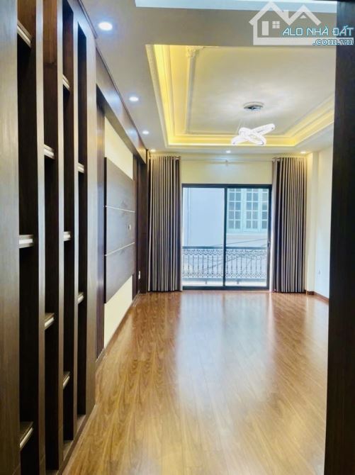 Bán Nhanh Nhà Phố Vip Nguyễn Sơn - Phân Lô - Ô Tô Thông - Thang Máy - 4 Ngủ - 3