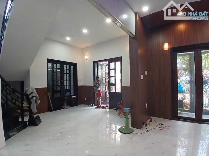 BÁN NHÀ GÓC 2 MẶT TIỀN KINH DOANH 130M2, , 2 TẦNG, NGAY CHỢ, - 3