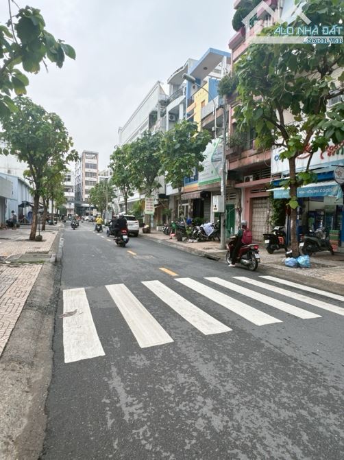 BÁN TOÀ NHÀ VĂN PHÒNG 8 TẦNG ĐƯỜNG TRẦN HƯNG ĐẠO QUẬN 5 - 5