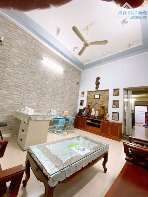 Bán gấp căn biệt thự 2 tầng, 202m2, cách MT Nguyễn Duy Trinh, Q.2 hơn 50m, chỉ 14.5 tỷ TL - 5