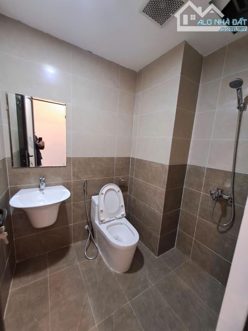 PHÂN LÔ GIÁP LIỀN KỀ 90 NGUYỄN TUÂN - 60M - 15 Tỷ - Ô TÔ tránh vỉa hè - 5