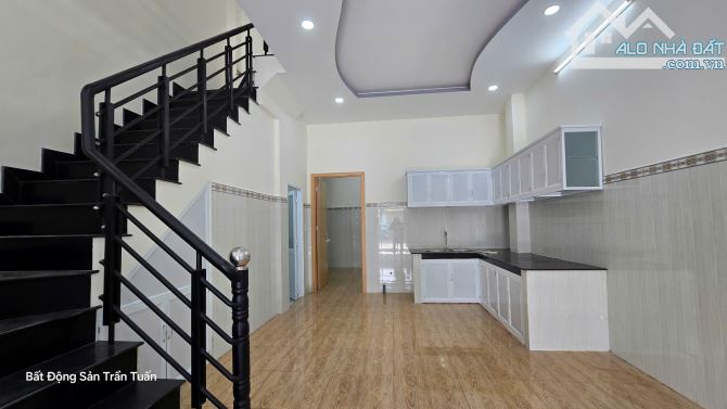 Nhà Lầu Mặt Tiền Nhựa 14m, Ngay Trường Học cấp 1,2 kề bên Cầu Lớn HM - 5