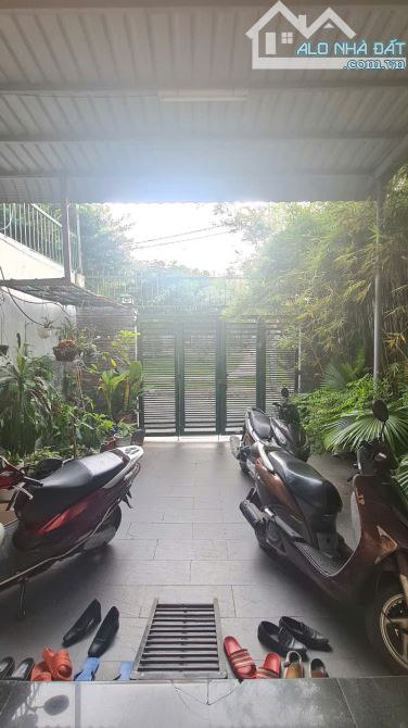 Bán Nhà MT Công Viên Bông Sao Sát Tạ Quang Bửu- 5.5m x 18.91m- 101.8m.2- 2 Lầu -3PN - F5 - 6