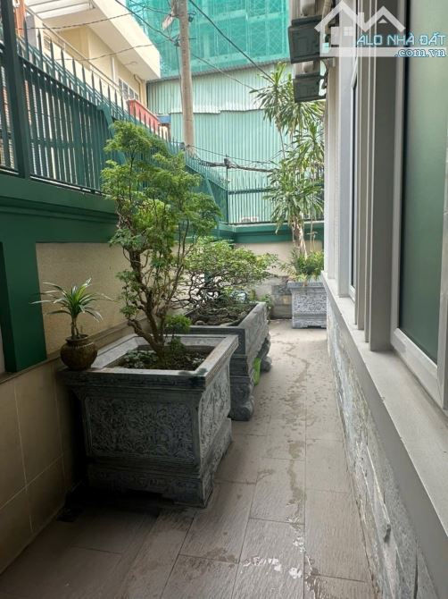 Cần bán biệt thự đường Nguyễn Thành Ý Dakao Quận 1 - 6