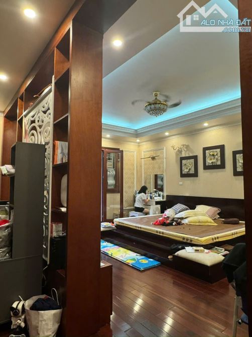 BIỆT THỰ SÂN VƯỜN LINH ĐÀM - VỊ TRÍ ĐẮC ĐỊA - NỘI THẤT NHẬP KHẨU -232M2 MẶT TIỀN 12.5M - 7
