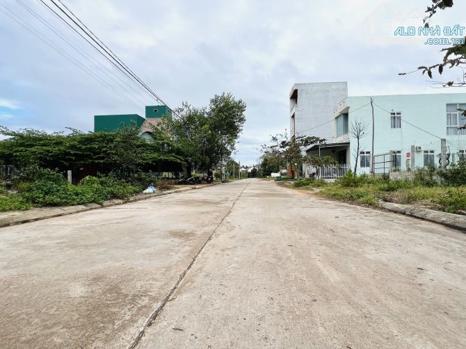 6 x 25M VUÔNG VỨC, SẴN NHÀ CẤP 4 KIÊN CỐ VÀO Ở NGAY, XE HƠI NGỦ TRONG NHÀ, NHỈNH 1 TỶ - 7