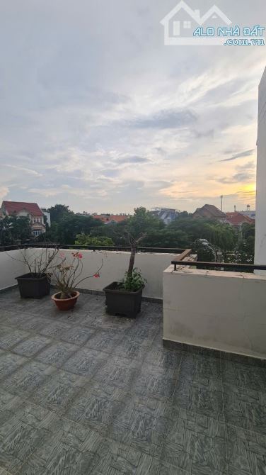 Bán Nhà MT Công Viên Bông Sao Sát Tạ Quang Bửu- 5.5m x 18.91m- 101.8m.2- 2 Lầu -3PN - F5 - 8