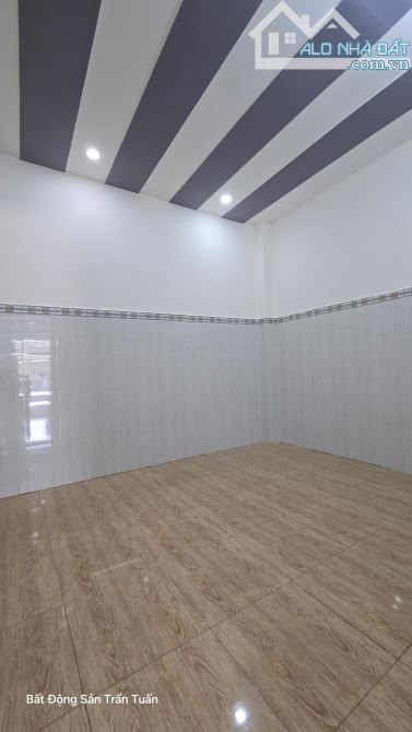 Nhà Lầu Mặt Tiền Nhựa 14m, Ngay Trường Học cấp 1,2 kề bên Cầu Lớn HM - 9
