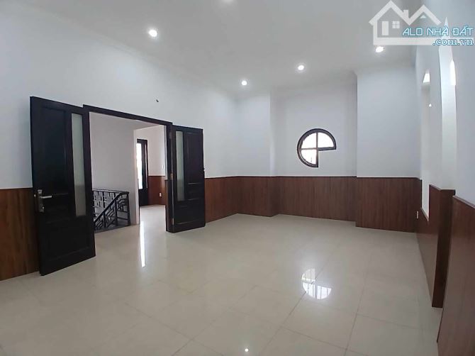 BÁN NHÀ GÓC 2 MẶT TIỀN KINH DOANH 130M2, , 2 TẦNG, NGAY CHỢ, - 9