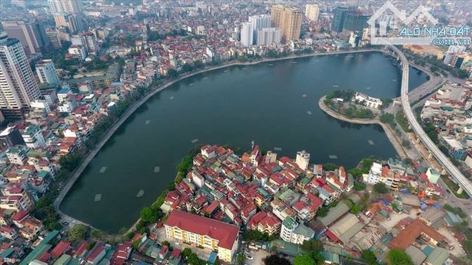 Bán nhà mặt phố Hoàng Cầu 500m2, MT 18m, Giá 165 tỷ