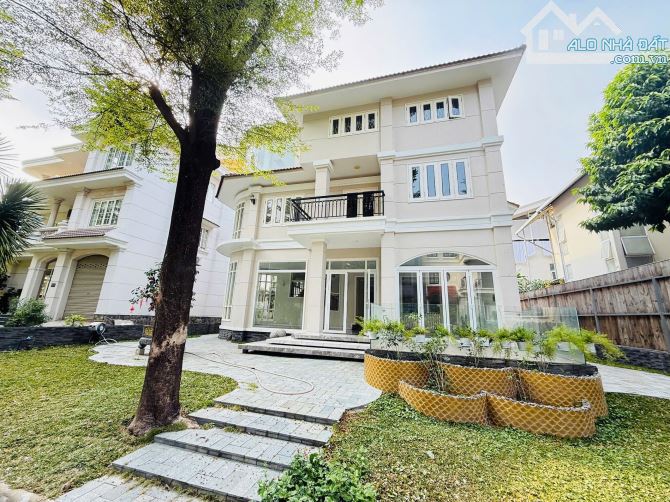 Bán Biệt Thự Đẹp Khu Lan Anh Village DT:372m2(18mx20m) 1 Trệt 2 Lầu-Giá 200 Tỷ TL