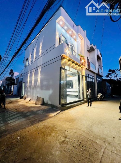 BÁN NHÀ FULL NỘI THẤT, GÓC 2 MẶT TIỀN HẺM 11 Đ.NGUYỄN VĂN LINH, KẾ ĐA KHOA TW