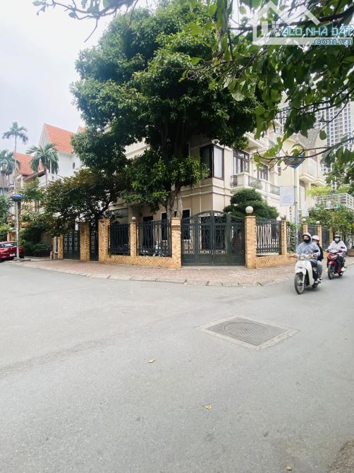 Bán biệt thự đơn lập Mặt Hồ Văn Quán 230m2 x 3 tầng, MT 30m Lô Góc View Hồ Tuyệt Đẹp