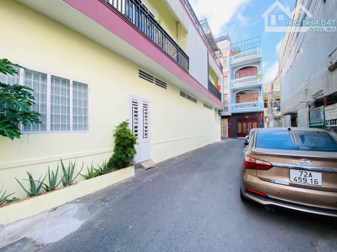 Bán nhà hẻm ô tô đường Trương Công Định phường 9