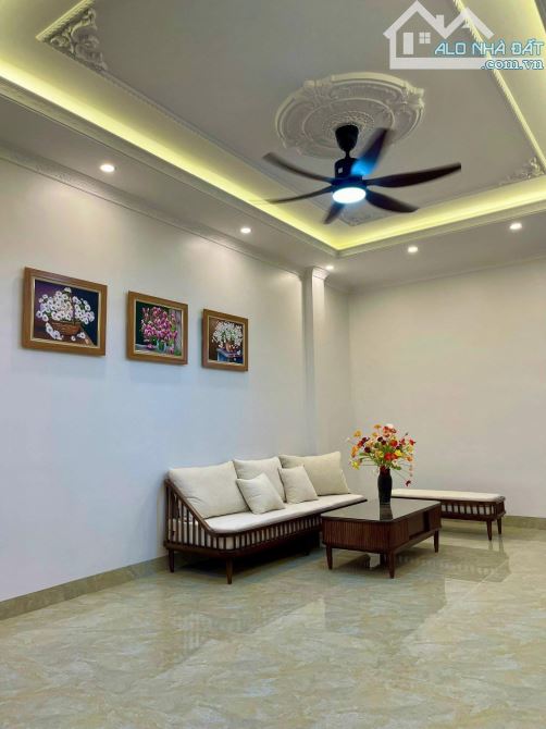 PHỐ VĂN CAO - BA ĐÌNH - 2 THOÁNG - GẦN OTO ĐỖ 42M X 6T , THANG MÁY HƠN 11 TỶ