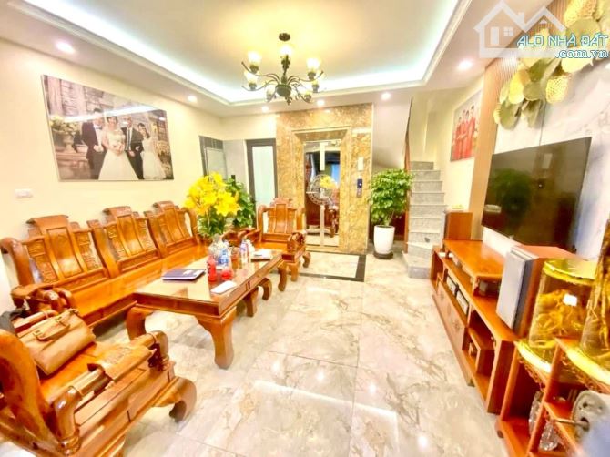 Bán nhà mặt phố Huế, quận Hoàn Kiếm, vị trí đẹp, 40m2, MT4m, 6 tầng đẹp, thang máy.