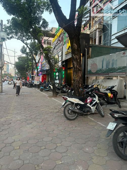 Bán Gấp Toà Nhà Mặt Phố Hoàng Quốc Việt. DT 192m2 x 6 tầng Thang máy. MT 6,2m.