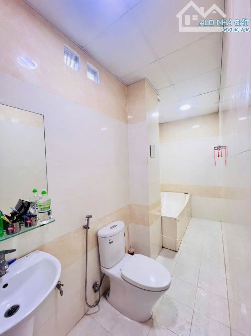 Cần bán gấp nhà hẻm xe hơi Tô Hiến Thành, Phường 14, Quận 10 DT: 6x16 KC; Trệt 2 tầng ST