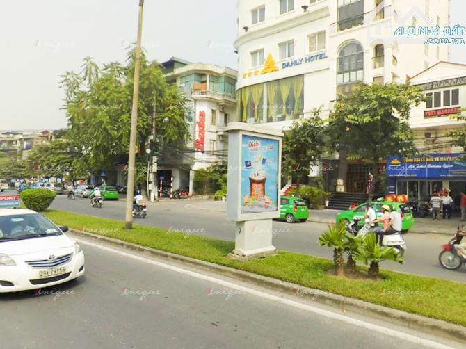 BÁN NHÀ VĂN CAO - 6 TẦNG- THANG MÁY - Ô TÔ - KINH DOANH - HÀNG XÓM LOTTE- MT KHỦNG 5M