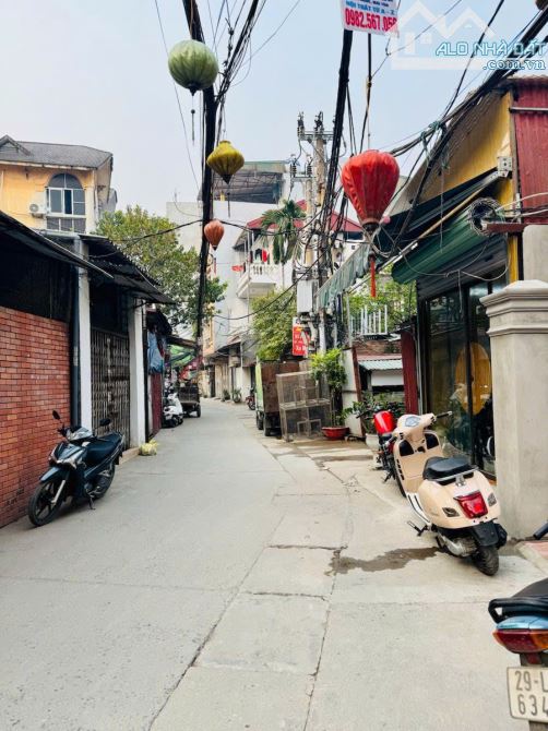 TRUNG TÂM QUẬN, S 172M2, MT KHỦNG 8.2M2, VUÔNG ĐẸP, NGÕ THÔNG, OTO TRÁNH,