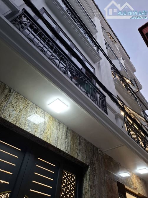 Bán nhà mới đẹp ở ngay ngõ 173 Hoàng Hoa Thám, Diện tích 45m2, 7 tầng, MT 4,6m, giá 15,3tỷ