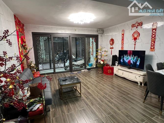Đê La Thành, Oto tránh, Gara oto, 2 thoáng, KD đỉnh. 54m2 x 5t, MT 4.8m. Chỉ 16.4 tỷ